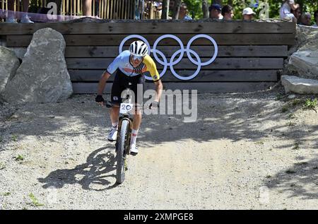 Elancourt, France. 29 juillet 2024. Le belge Pierre de Froidmont photographié en action lors de la course de vélo de montagne masculin aux Jeux Olympiques de Paris 2024, lors de l'ascension de la colline d'Elancourt près de Paris, France, le lundi 29 juillet 2024. Les Jeux de la XXXIIIe Olympiade se déroulent à Paris du 26 juillet au 11 août. La délégation belge compte 165 athlètes en compétition dans 21 sports. BELGA PHOTO DIRK WAEM crédit : Belga News Agency/Alamy Live News Banque D'Images