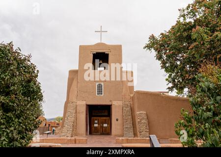 Santa Fe, NM - 23 septembre 2021 : la chapelle San Miguel est une église coloniale espagnole considérée comme la plus ancienne église ou structure religieuse dans le contin Banque D'Images