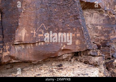 Vue aérienne du panneau du Père Noël, un art rupestre préhispanique amérindien Fremont culture à Nine Mile Canyon, Utah. Banque D'Images