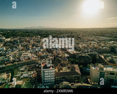 Vue panoramique aérienne du centre-ville de Murcie et de la rivière Segura. Photo de haute qualité Banque D'Images