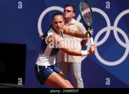 Paris, France. 29 juillet 2024. Paris, France. 29 juillet 2024. La française Diane Parry en action lors de sa manche en simple féminine de 32, à Roland Garros. Au cours du troisième jour des Jeux Olympiques de Paris 2024, Paris, France. Crédit : Adam Stoltman/Alamy Live News Banque D'Images
