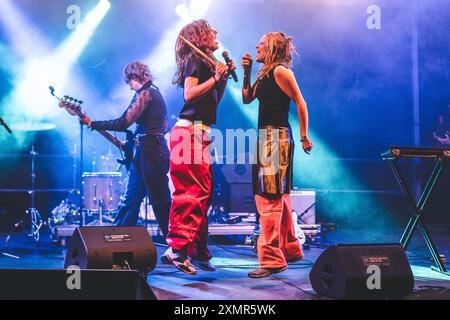 Sydregote, île Féroé. 19 juillet 2024. Le groupe islandais Groa donne un concert live lors du festival de musique féroïen G Festival 2024 à Sydregote. Banque D'Images