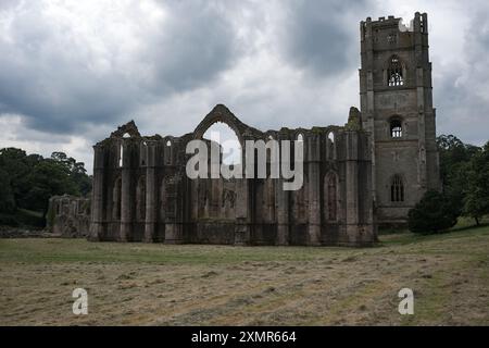 Les ruines de l'abbaye de Fountains près de Ripon dans le Yorkshire du Nord, Angleterre, Royaume-Uni Banque D'Images