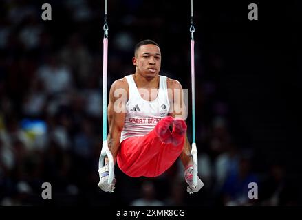 Le Britannique Joe Fraser se produit sur les anneaux lors de la finale par équipe masculine à Bercy Arena, le troisième jour des Jeux Olympiques de Paris 2024 en France. Date de la photo : lundi 29 juillet 2024. Banque D'Images
