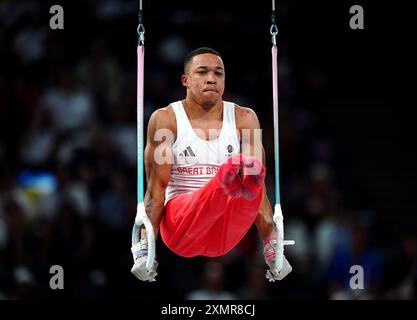 Le Britannique Joe Fraser se produit sur les anneaux lors de la finale par équipe masculine à Bercy Arena, le troisième jour des Jeux Olympiques de Paris 2024 en France. Date de la photo : lundi 29 juillet 2024. Banque D'Images