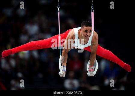 Le Britannique Joe Fraser se produit sur les anneaux lors de la finale par équipe masculine à Bercy Arena, le troisième jour des Jeux Olympiques de Paris 2024 en France. Date de la photo : lundi 29 juillet 2024. Banque D'Images