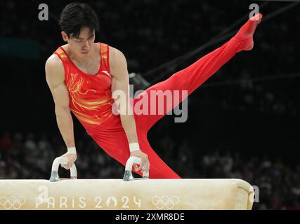 Paris, France. 29 juillet 2024. Boheng Zhang de la République populaire de Chine se produit sur le cheval de pommeau lors de la finale de l'équipe masculine de gymnastique artistique aux Jeux Olympiques d'été à Paris, France, le lundi 29 juillet 2024. Photo de Pat Benic/UPI crédit : UPI/Alamy Live News Banque D'Images