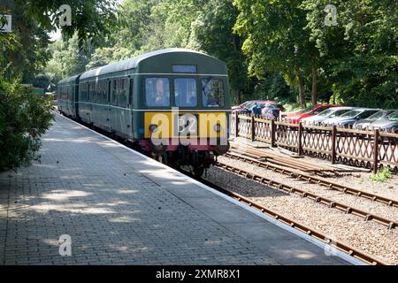 Class 101 DMU en attente de départ de la gare Holt sur le North Norfolk Railway Banque D'Images