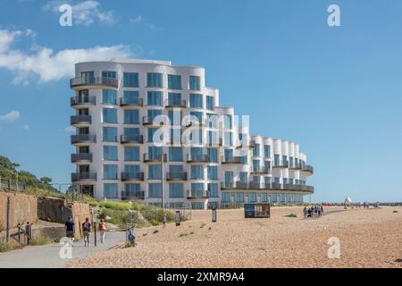 Le développement terminé de Shoreline sur la plage de Folkestone Banque D'Images