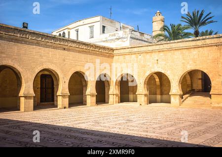 Cour de la Grande Mosquée de Sousse, Tunisie. Banque D'Images