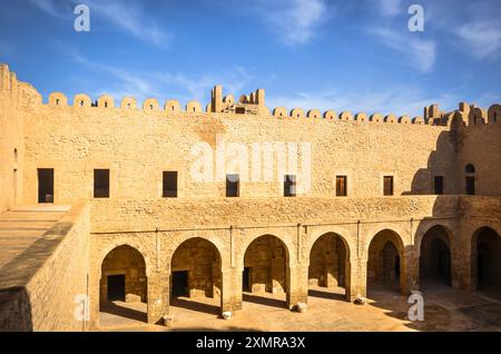 Les murs de la forteresse de Ribat à l'intérieur de la médina médiévale de Sousse, en Tunisie. Banque D'Images