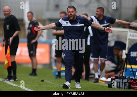 Darren Sarll, manager de Hartlepool United, lors du match amical de pré-saison entre Hartlepool United et Sunderland au Victoria Park, Hartlepool, le samedi 27 juillet 2024. (Photo : Michael Driver | mi News) crédit : MI News & Sport /Alamy Live News Banque D'Images