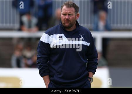 Darren Sarll, manager de Hartlepool United, lors du match amical de pré-saison entre Hartlepool United et Sunderland au Victoria Park, Hartlepool, le samedi 27 juillet 2024. (Photo : Michael Driver | mi News) crédit : MI News & Sport /Alamy Live News Banque D'Images