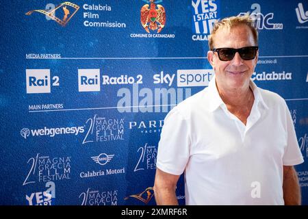 Catanzaro, Italie. 29 juillet 2024. Kevin Costner assiste à une conférence de presse à la Citadelle régionale de Catanzaro. Kevin Costner, acteur et réalisateur deux fois oscarisé, assiste à une conférence de presse à la Citadelle régionale en tant qu’invité de la 21e édition du Festival du film Magna Graecia à Catanzaro. Crédit : SOPA images Limited/Alamy Live News Banque D'Images