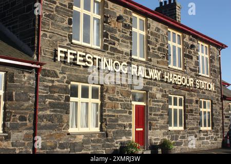 La gare de Ffestiniog Railway Harbour à Porthmadog, pays de Galles, Royaume-Uni Banque D'Images