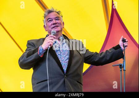 Stewart Lee se produit le quatrième jour au Latitude Festival 2024. Henham Park, Southwold, Suffolk, Royaume-Uni. 29 juillet 2024. Crédit : Gary Stafford/Alamy Live News Banque D'Images