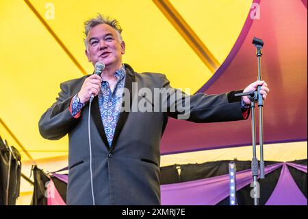 Stewart Lee se produit le quatrième jour au Latitude Festival 2024. Henham Park, Southwold, Suffolk, Royaume-Uni. 29 juillet 2024. Crédit : Gary Stafford/Alamy Live News Banque D'Images