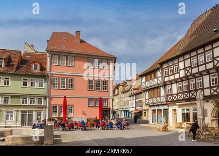 Place centrale du marché avec restaurants et magasins à Bad Langensalza, Allemagne Banque D'Images