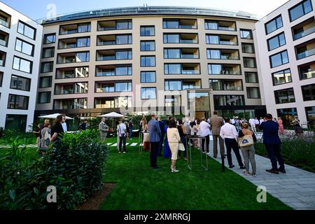 Prague, République tchèque. 29 juillet 2024. Cérémonie d'ouverture du nouvel immeuble Victoria Palace sur Vitezne namesti Sguare à Prague le 29 juillet 2024. Le nouveau bâtiment entre les rues Jugoslskych partzanu et Verdunska a été construit par Penta Real Estate et Kaprain Real Estate. Crédit : Roman Vondrous/CTK photo/Alamy Live News Banque D'Images