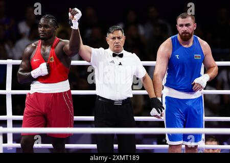 Paris, France, 29 juillet 2024. Nelvie Raman Tiafack, d’Allemagne, a battu Mahammad Abdullayev, d’Azerbaïdjan, dans la ronde des 16 92 kg hommes lors du match des Jeux Olympiques de Paris 2024 entre Nelvie Raman Tiafack, d’Allemagne, et Mahammad Abdullayev, d’Azerbaïdjan, au Roland Garros, le 29 juillet 2024 à Paris, France. Crédit : Pete Dovgan/Speed Media/Alamy Live News Banque D'Images