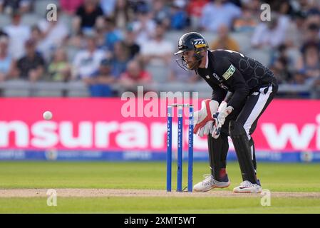 29 juillet 2024 ; Old Trafford Cricket Ground, Manchester, Angleterre ; The Hundred Mens Cricket, Manchester Originals versus Trent Rockets ; Phil Salt of Manchester Originals Keeping Wicket Banque D'Images