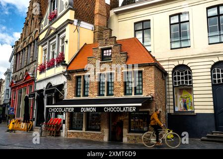 Chocolatier artisanal à pignon en brique à Bruges, Belgique Banque D'Images