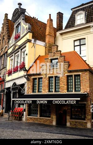 Chocolatier artisanal à pignon en brique à Bruges, Belgique Banque D'Images