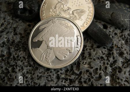 États-Unis d'Amérique pièces d'argent pur, Indien et Aigle Banque D'Images