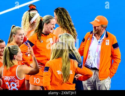 Paris, France. 29 juillet 2024. PARIS, FRANCE - JUILLET 29 : Roi Willem-Alexander des pays-Bas, Reine Maxima des pays-Bas, Princesse Amalia des pays-Bas, Pien Sanders des pays-Bas, Joosje Burg des pays-Bas lors du match Hockey - Jeux Olympiques Paris 2024 entre les pays-Bas et l'Allemagne le jour 3 au stade Yves du Manoir le 29 juillet 2024 à Paris, France. (Photo de Frank Uijlenbroek/BSR Agency) crédit : BSR Agency/Alamy Live News Banque D'Images