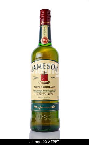 Gaziveren, Chypre -07.23.2024 Jameson est un whisky irlandais mélangé produit par la filiale Irish Distillers de Pernod Ricard depuis 1780. Banque D'Images