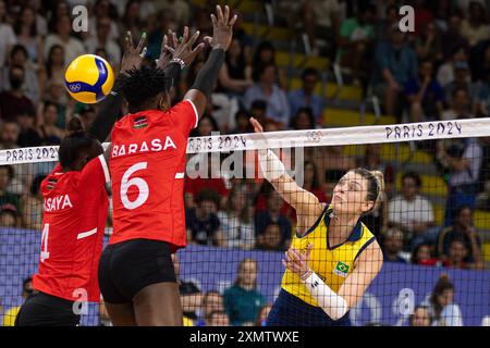 Paris, Brésil. 29 juillet 2024. FRANCE - PARIS - 07/29/2024 - JEUX OLYMPIQUES PARIS 2024, VOLLEYBALL FÉMININ BRÉSIL x KENYA - Rosamaria Montibeller du Brésil lors d'un match contre le Kenya à la Paris South Arena aux Jeux Olympiques de Paris 2024. Photo : Rodolfo Buhrer/AGIF crédit : AGIF/Alamy Live News Banque D'Images