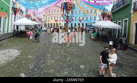 Décoration de Sao Joao à Pelourinho salvador, bahia, brésil - 16 juin 2022 : bannières décoratives vues dans l'ornement pour les festivités de Sao Joao à Pelourinho, Centre historique de la ville de Salvador. SALVADOR BAHIA BRASIL Copyright : xJoaxSouzax 160622JOA449 Banque D'Images