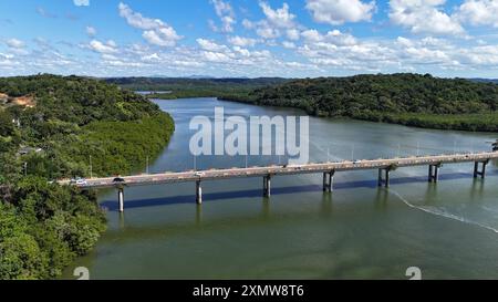 Vue aérienne d'Ilheus à Bahia ilheus, bahia, brésil - 18 juillet 2024 : vue sur le pont Junior de Lomanto, à Baia do Pontal, dans la ville d'Ilheus. ILHEUS BAHIA BRÉSIL Copyright : xJoaxSouzax 180724JOA206 Banque D'Images