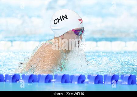 **CHINE CONTINENTALE, HONG KONG, MACAO ET TAIWAN OUT** la nageuse chinoise Tang Qianting remporte la médaille d'argent en finale féminine du 100m brasse à Paris Banque D'Images