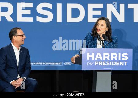 Ambler, États-Unis. 29 juillet 2024. Gretchen Whitmer, gouverneur du Michigan, parle lors du rassemblement pour soutenir Harris pour la présidence avec Josh Shapiro, gouverneur de Pennsylvanie à la Wissahickon High School. (Photo de Lev Radin/Pacific Press) crédit : Pacific Press Media production Corp./Alamy Live News Banque D'Images