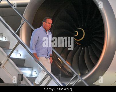 Honolulu, États-Unis. 30 juillet 2024. Le ministre de la Défense Boris Pistorius (SPD) arrive à l'aéroport international d'Honolulu. Le politicien du SPD se rend à Hawaï, en Corée du Sud et aux Philippines pour un voyage de plusieurs jours et visite également l'exercice militaire Rim of the Pacific mené par les États-Unis (RIMPAC, 26.06. au 02.08.2024). Crédit : Soeren Stache/dpa/Alamy Live News Banque D'Images