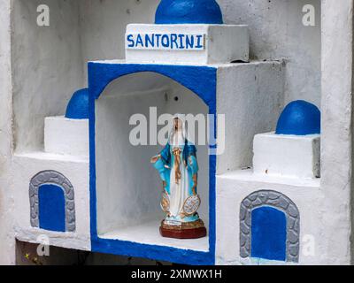 Doradal colombien santorin pittoresque village blanc et bleu maison grecque style en Colombie Banque D'Images