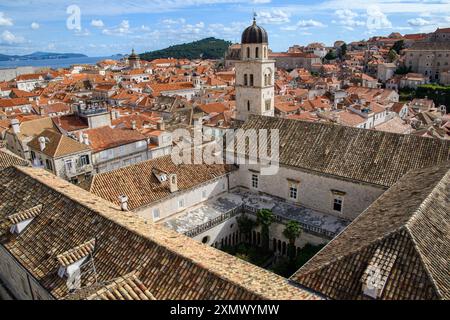 Dubrovnik, Croatie - 5 octobre 2019 : vue aérienne présentant l'architecture historique. Banque D'Images