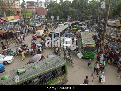 Vue en grand angle de la circulation routière, Division de Dhaka, Dhaka, Bangladesh Banque D'Images