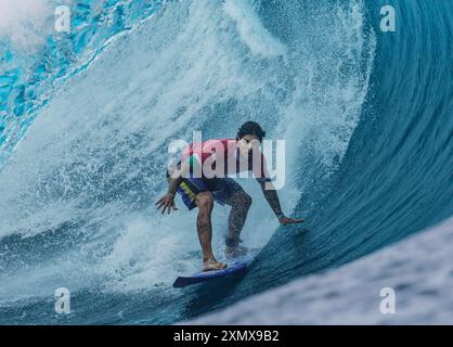 Tahiti, Polynésie française. 29 juillet 2024. Le brésilien Gabriel Medina participe à la manche masculine de surf des Jeux Olympiques de Paris 2024 à Teahupo'o, Tahiti, Polynésie française, le 29 juillet 2024. Crédit : ma Ping/Xinhua/Alamy Live News Banque D'Images