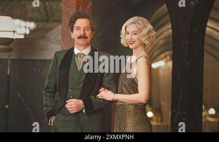 A GENTLEMAN IN MOSCOW 2024 Paramount + série télévisée avec Ewan McGregor dans le rôle du comte Alexander Rostov et Mary Elizabeth Winstead dans le rôle d'Anna Urbanova Banque D'Images