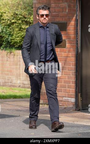 Joey Barton quitte Warrington Combined Crown and Magistrates court Centre où il est accusé d'infraction de communication malveillante. L'accusation concerne des tweets qu'il a envoyés concernant Eni Aluko, spécialiste du football à la télévision, lors d'un match de la FA Cup qu'elle commentait pour la BBC en janvier. Date de la photo : mardi 30 juillet 2024. Banque D'Images