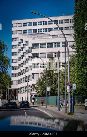 Berlin Bezirk Mitte OT Tiergarten, SHELL HAUS am Landwehrkanal von Emil Fahrenkamp, ehemals Sitz der GASAG, Reichpietschufer - 30.07.2024 Berlin Tiergarten *** Berlin district Mitte OT Tiergarten, SHELL HAUS am Landwehrkanal by Emil Fahrenkamp, ancien siège de GASAG, Reichpietschufer 30 07 2024 Berlin Tiergarten Banque D'Images