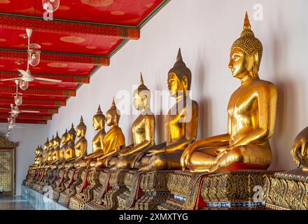 Images de Bouddha au cloître Phra Rabiang, complexe Wat Pho, Bangkok, Thaïlande Banque D'Images