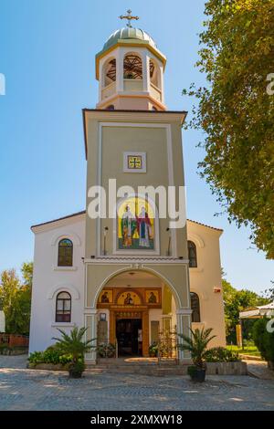 Sozopol, Bulgarie - 30 août 2023 : Église de Cyril et de méthode d'une ancienne ville balnéaire sur la côte sud bulgare de la mer Noire. Banque D'Images