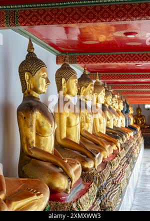 Images de Bouddha au cloître Phra Rabiang, complexe Wat Pho, Bangkok, Thaïlande Banque D'Images