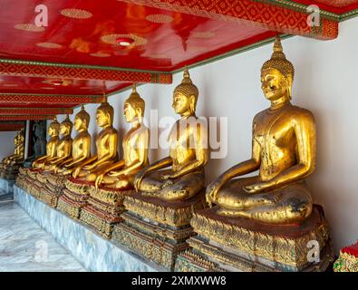 Images de Bouddha au cloître Phra Rabiang, complexe Wat Pho, Bangkok, Thaïlande Banque D'Images