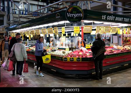 Marché couvert à Troyes en France Banque D'Images