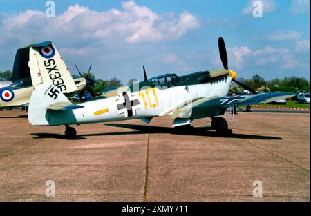 Hispano HA.1112-M1L Buchon G-AWHK / jaune 10 Banque D'Images