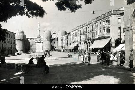 Avila, Espagne - Plaza de Santa Teresa de Jesus Banque D'Images